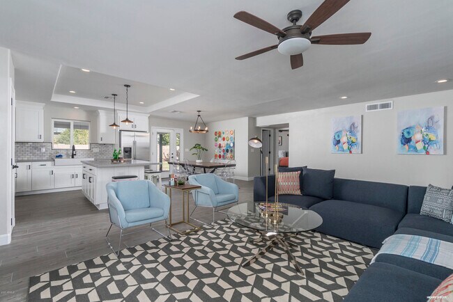 Foto del edificio - 8214 E Meadowbrook Ave