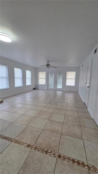 Building Photo - 870 Marina Dr