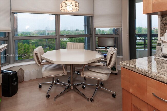 Foto del edificio - 3500 Mystic Pointe Dr