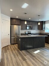 Building Photo - 979 E 1060 S