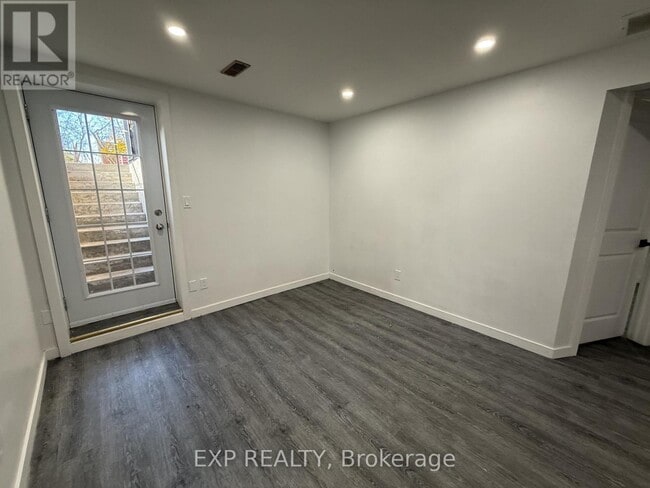 Building Photo - LOWER - C - 25 MOHAWK STREET