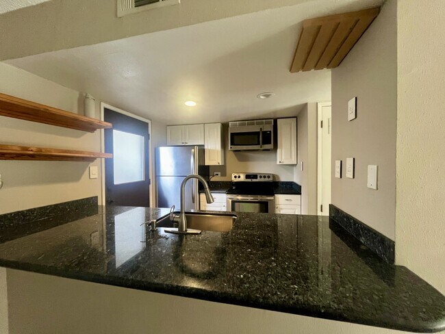 Foto del edificio - 5472 Roundtree Pl