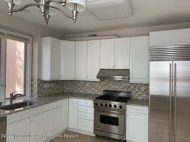 Building Photo - 243 Avenel Ct