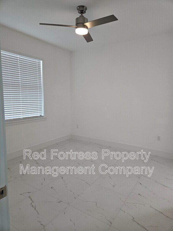 Foto del edificio - 5146 Centennial Blvd