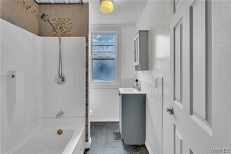 Building Photo - 212 Lockwood Ave