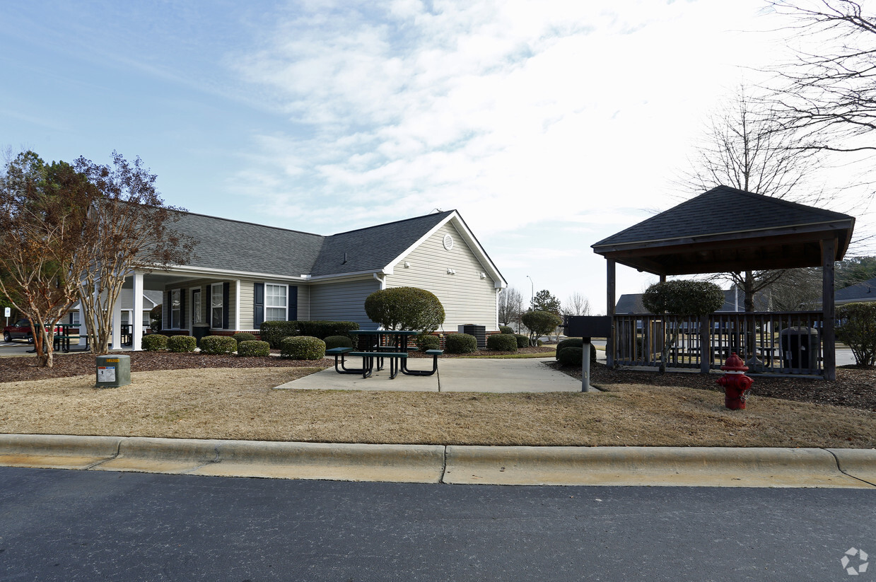 Building Photo - Holly Park Apartments