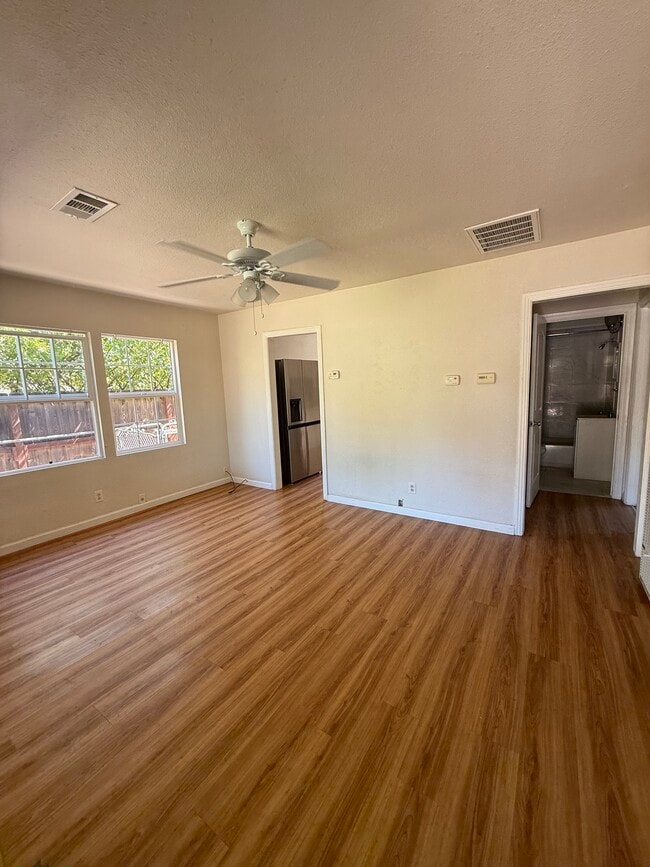 Building Photo - 4512 Live Oak St