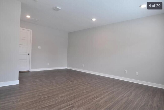 Foto del edificio - 954 Yorkshire Ln
