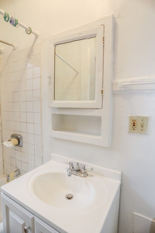 Foto del edificio - 7445 N Greenview Ave