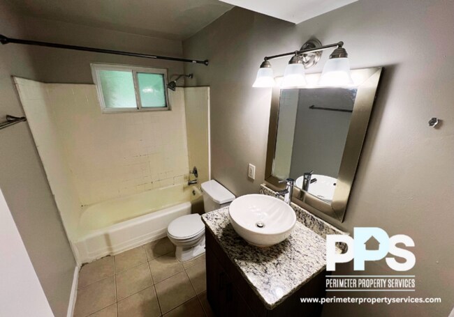 Foto del edificio - 221 Lampkin St NE