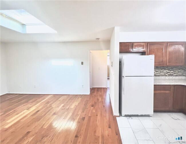 Building Photo - 737 Cove Rd