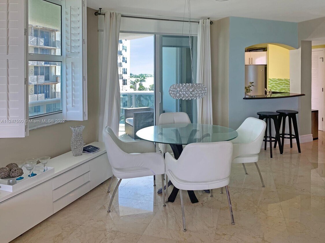 Primary Photo - 9201 Collins Ave