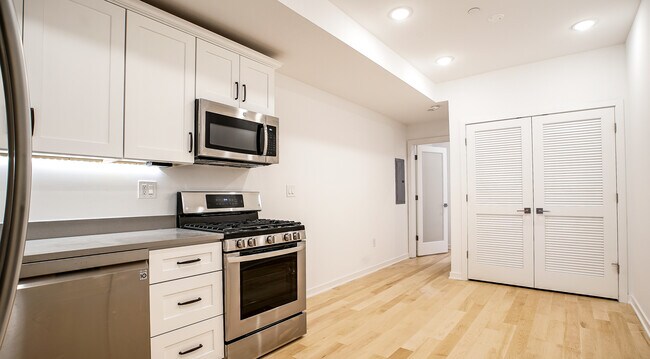 Building Photo - 968 N Marshall St