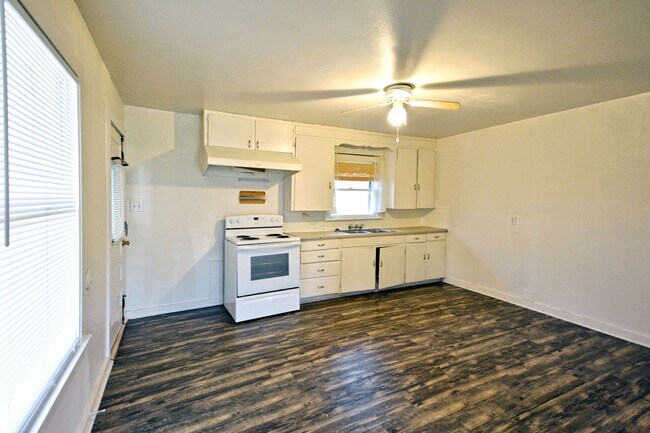 Foto del edificio - 303 E Faust St