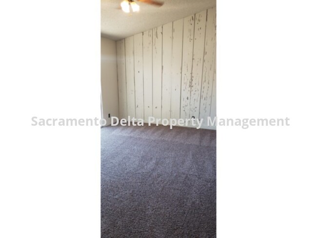 Building Photo - NORTH HIGHLAND DUPLEX