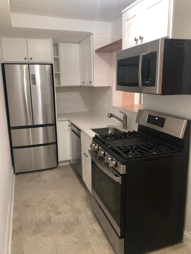 Foto del edificio - 2508 Cliffbourne Pl NW