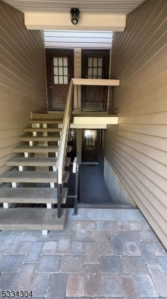 Building Photo - 5 Evergreen Dr