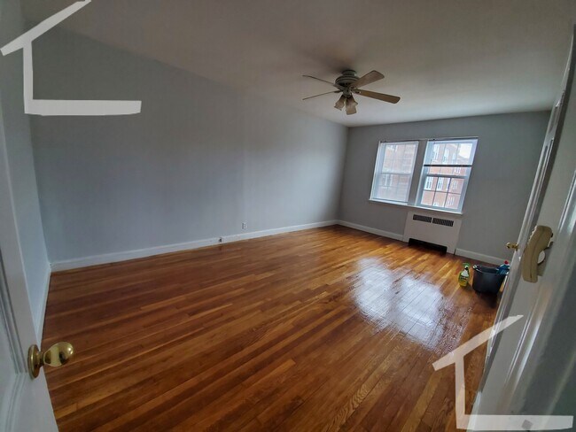 Building Photo - 1129 Beacon St