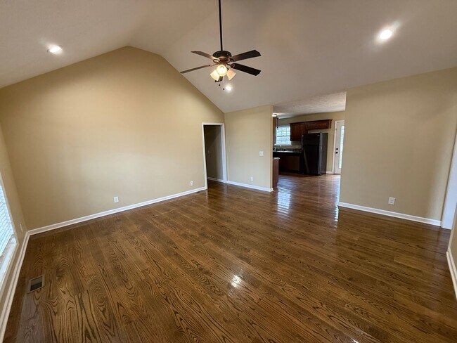 Building Photo - 119 Doak St