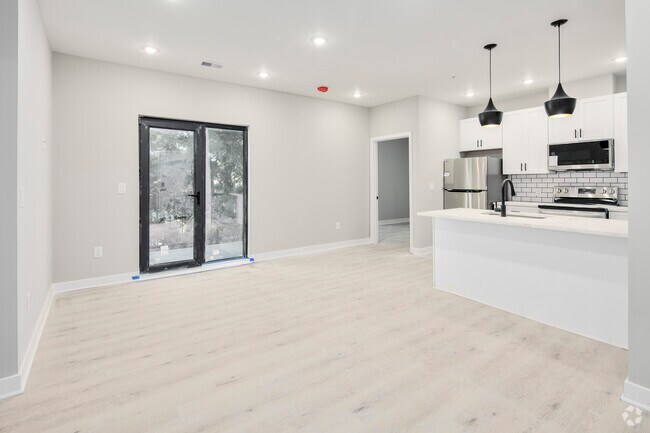 2BR, 2BA - 850SF - Kitchen / Dining Room - 313 Kennedy St NW