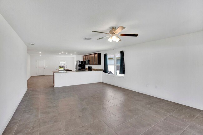 Building Photo - Beautiful 3 bedroom/ 2 bathroom home in Yu...