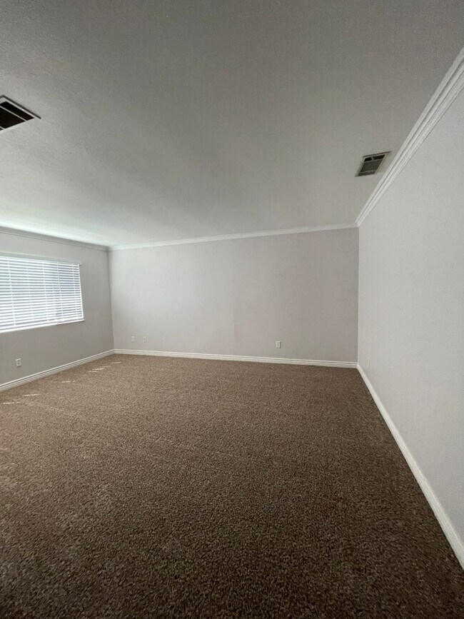 Foto del edificio - Spacious home in Tulare coming soon!