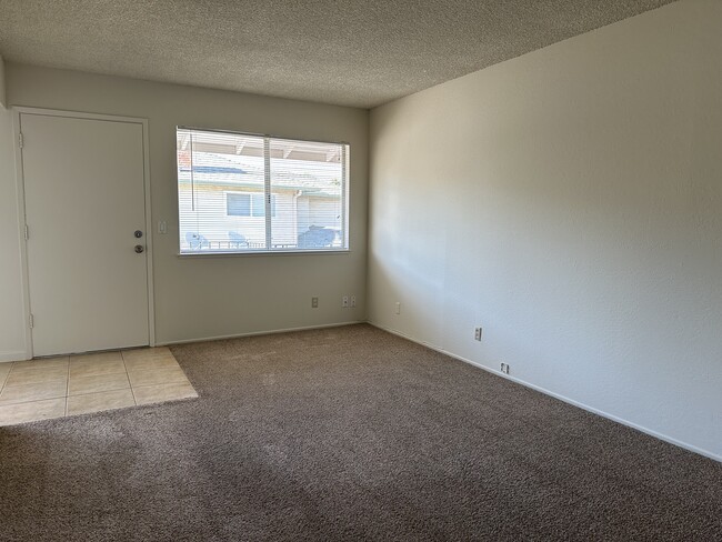 Foto del edificio - 1089 Oakmont Dr
