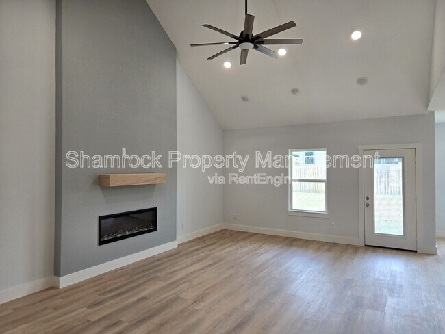 Foto del edificio - 9904 Ridings Dr