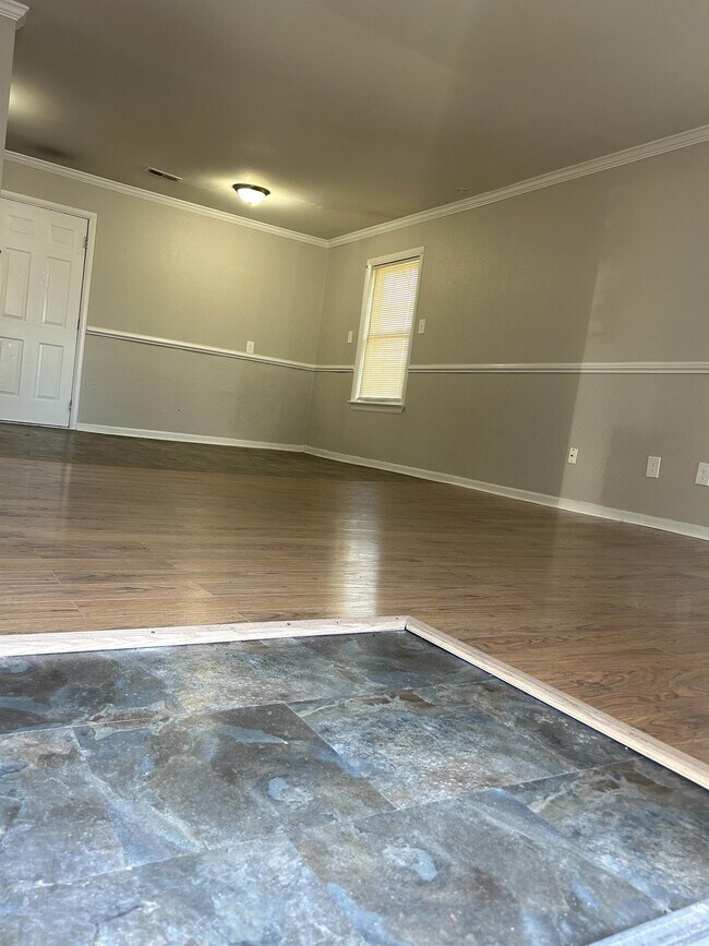 Building Photo - 207 Pine Grove Ave