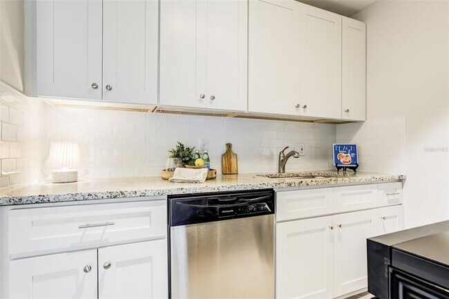 Foto del edificio - 243 S McMullen Booth Rd