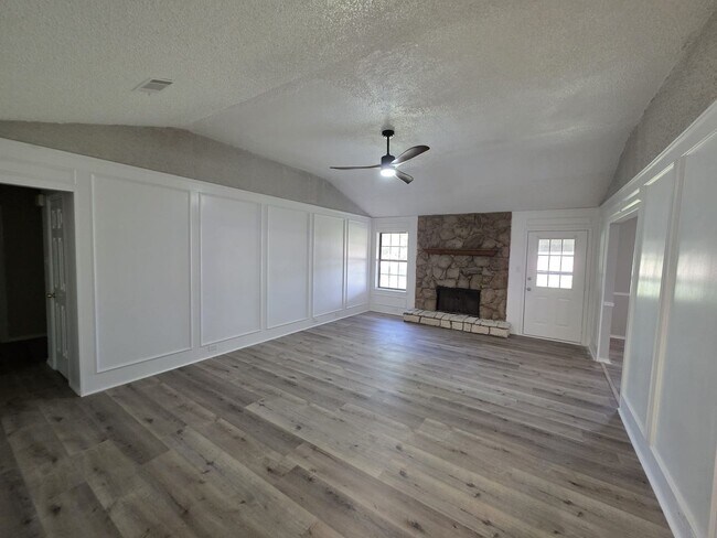 Foto del edificio - Charming and move-in ready! 3 Bedroom hous...