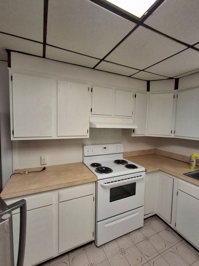 Building Photo - Charming row home in Norristown, voucher h...
