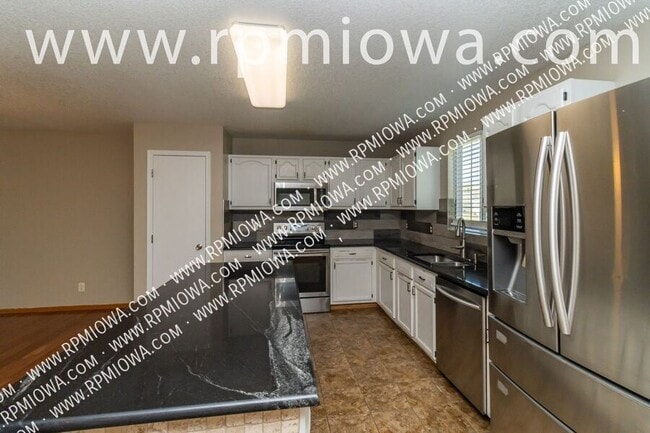 Building Photo - 770 SE Harper Dr