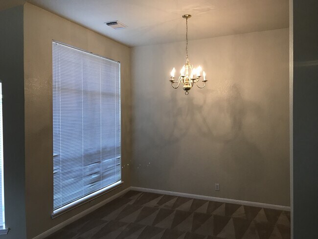 Foto del edificio - 2520 Crested Heights