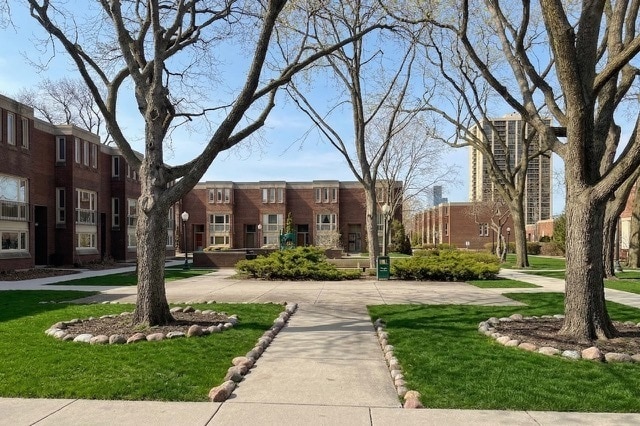 Foto del edificio - 2817 S Michigan Ave
