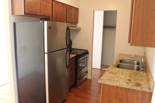 Interior Photo - Willows On France