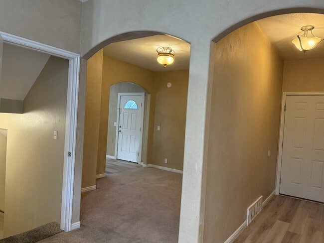 Foto del edificio - 7691 Willow Walk Ln