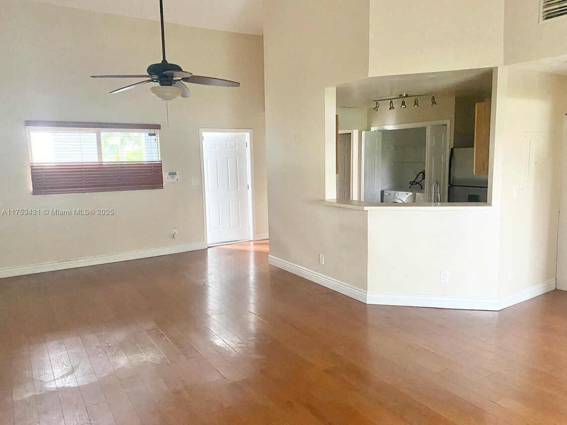 Foto principal - 3461 NW 44th St