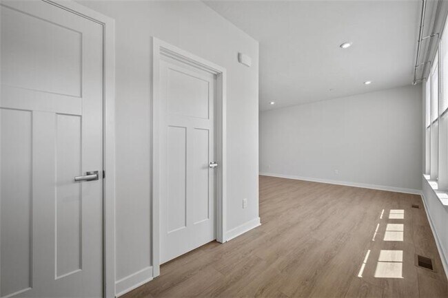 Building Photo - 505 Blackrock Blvd