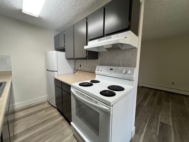 Building Photo - 10th Street Square Apartments