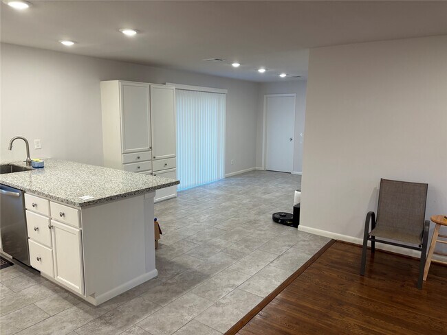 Building Photo - 9511 Bundy Ln