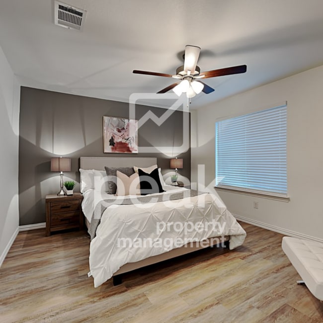 Building Photo - Beautiful Townhome: 3 Bed/2.5 Bath located...