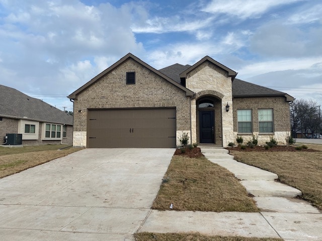 Building Photo - 215 Jacaranda Dr