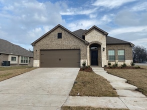 Building Photo - 215 Jacaranda Dr