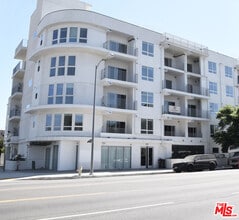Building Photo - 6755 Sylmar Ave