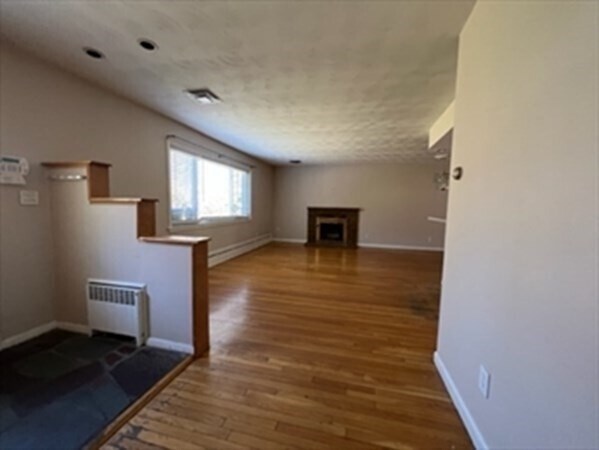 Building Photo - 16 Amor Rd