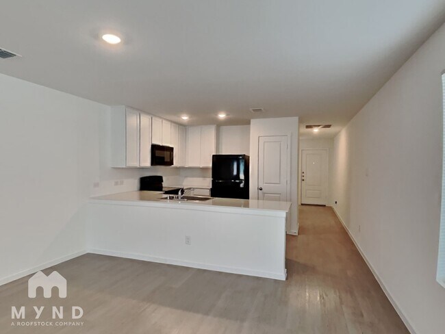 Foto del edificio - 1262 Basswood Dr