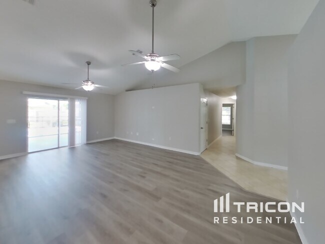Building Photo - 1152 Tryon Cir