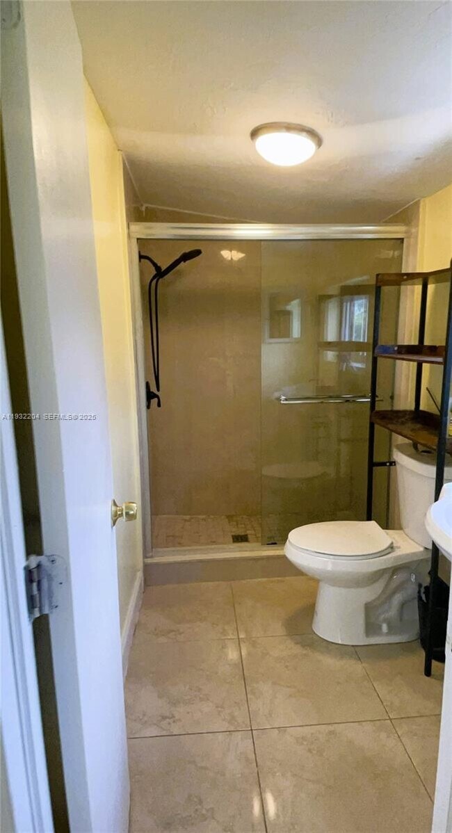 Foto del edificio - 3715 NW 194th St