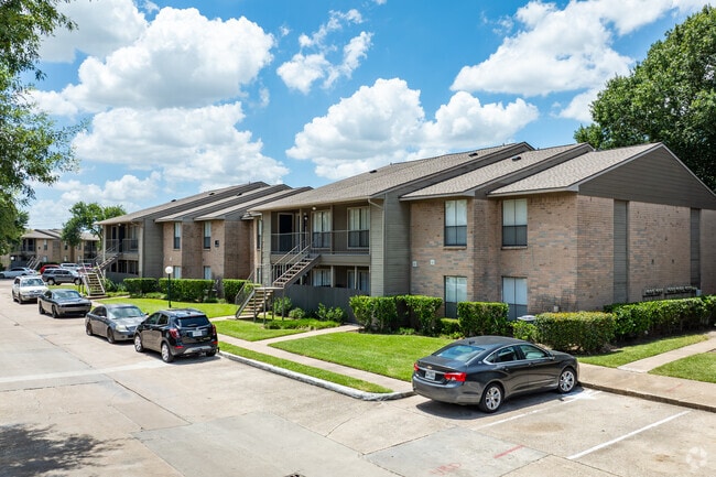 Building Photo - Pines of Woodforest